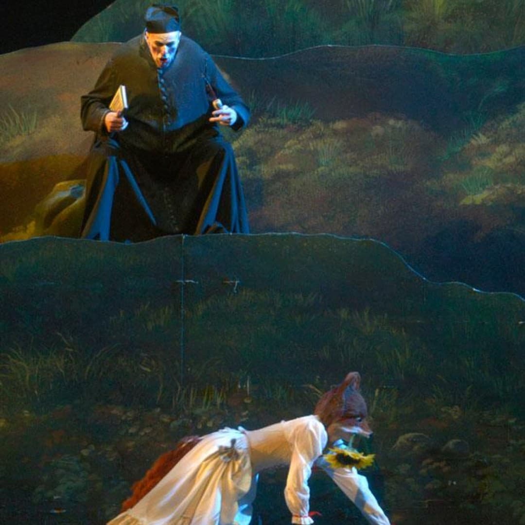 Martina Welschenbach as Cunning Little Vixen, Jörn Schümann as Priest and badger
Bettina Stöß