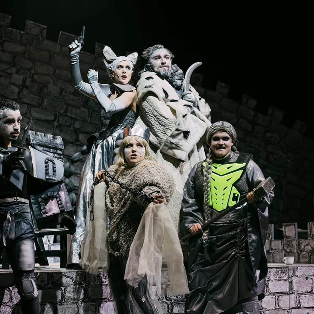 Ferhat Baday as Hagen, Evelina Smolina as Giselher, Ludwig Obst as Kriemhild, Caroline Schnitzer as Brünhilde / Ute, Artur Garbas as Gunther
Eike Walkenhorst