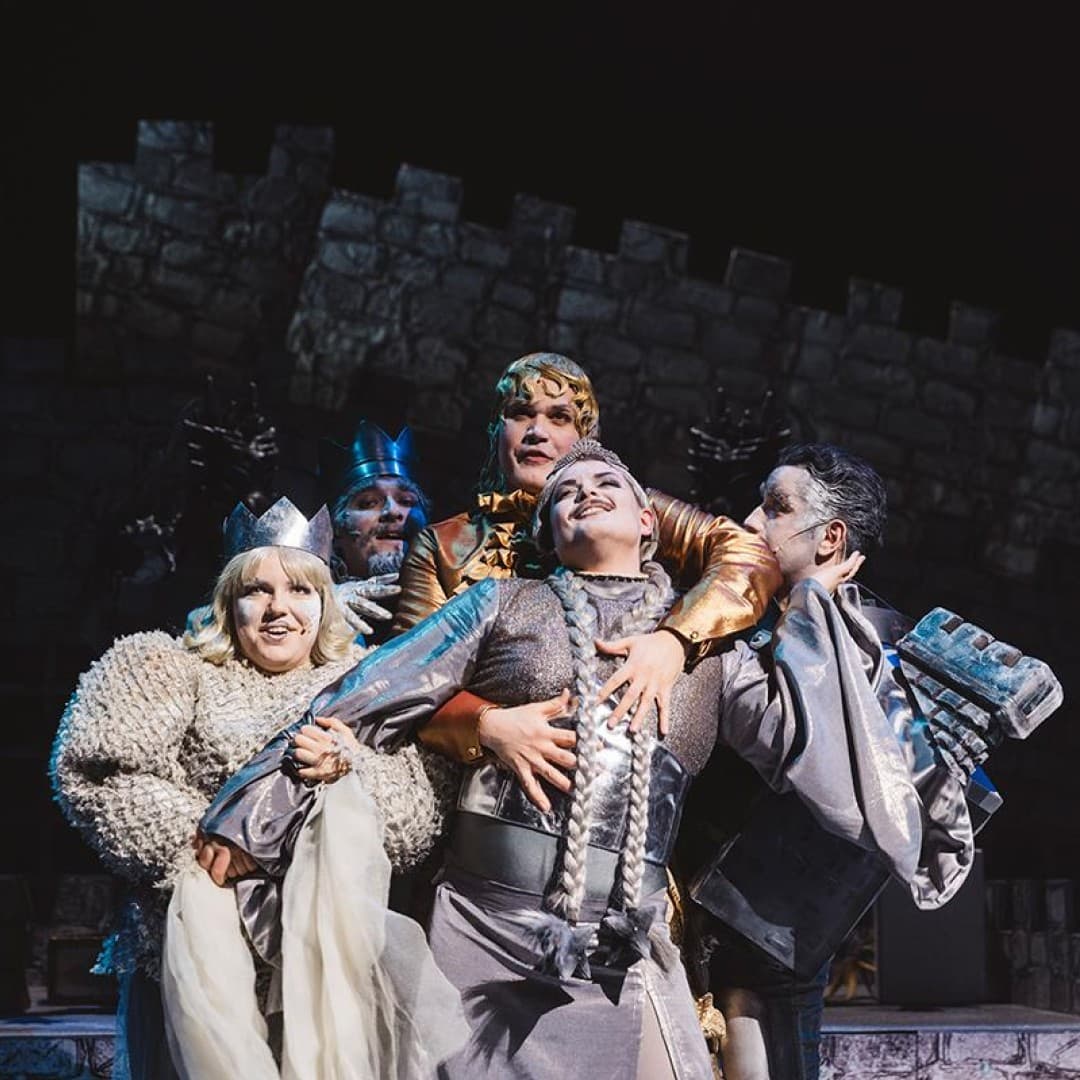 Evelina Smolina as Giselher, Ludwig Obst as Kriemhild, Ferhat Baday as Hagen, Ferdinand Keller as Siegfried, Artur Garbas as Gunther
Eike Walkenhorst