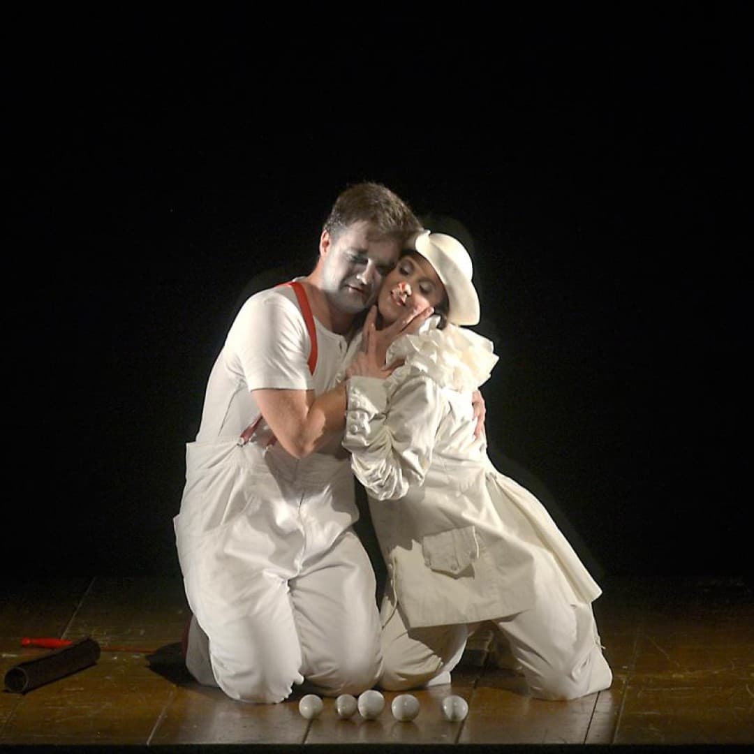 Philipp Jekal as Papageno, Alexandra Hutton as Papagena
Bettina Stöß