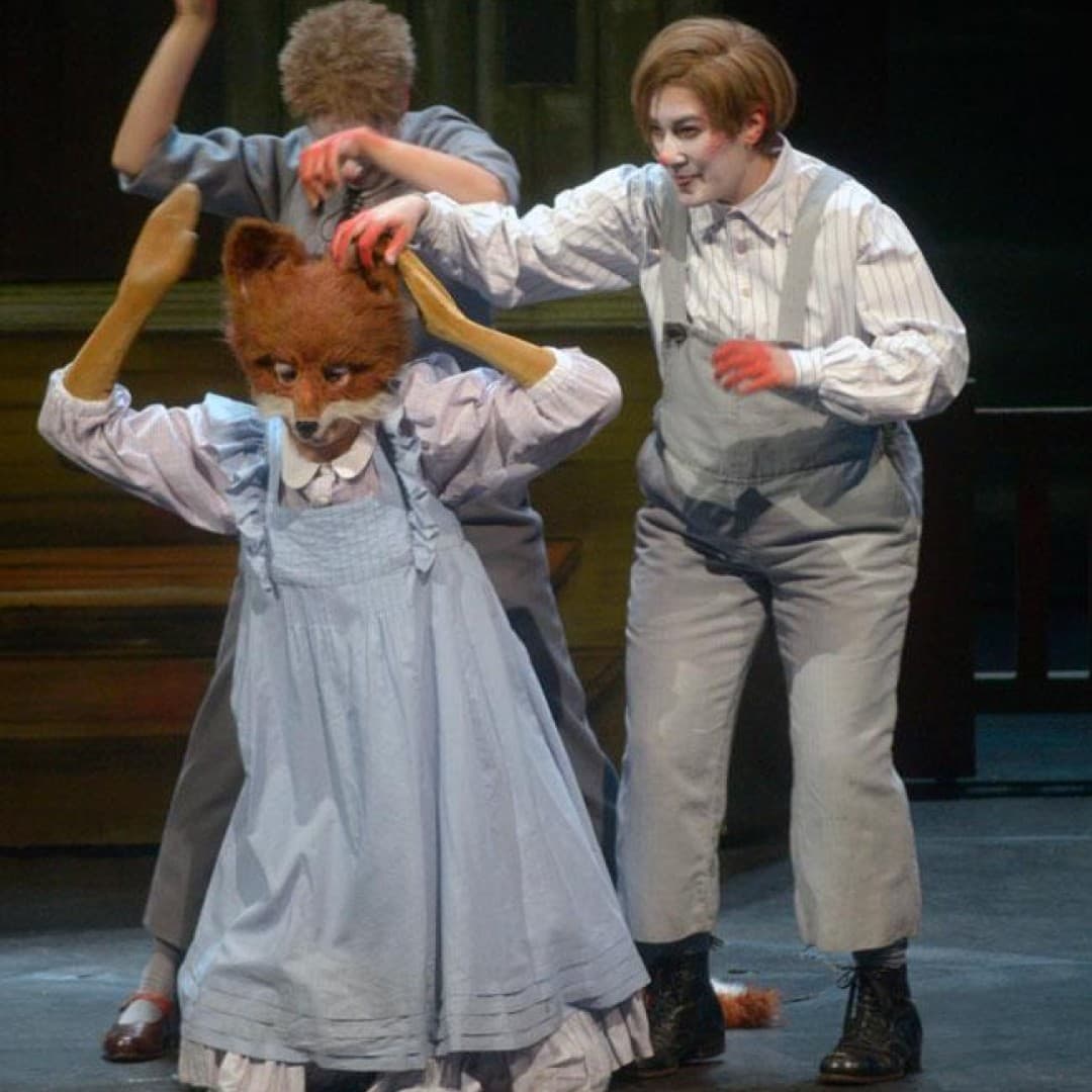 Martina Welschenbach as Cunning Little Vixen, Annie Rosen and Hila Fahima as Frantik and Pepik
Bettina Stöß