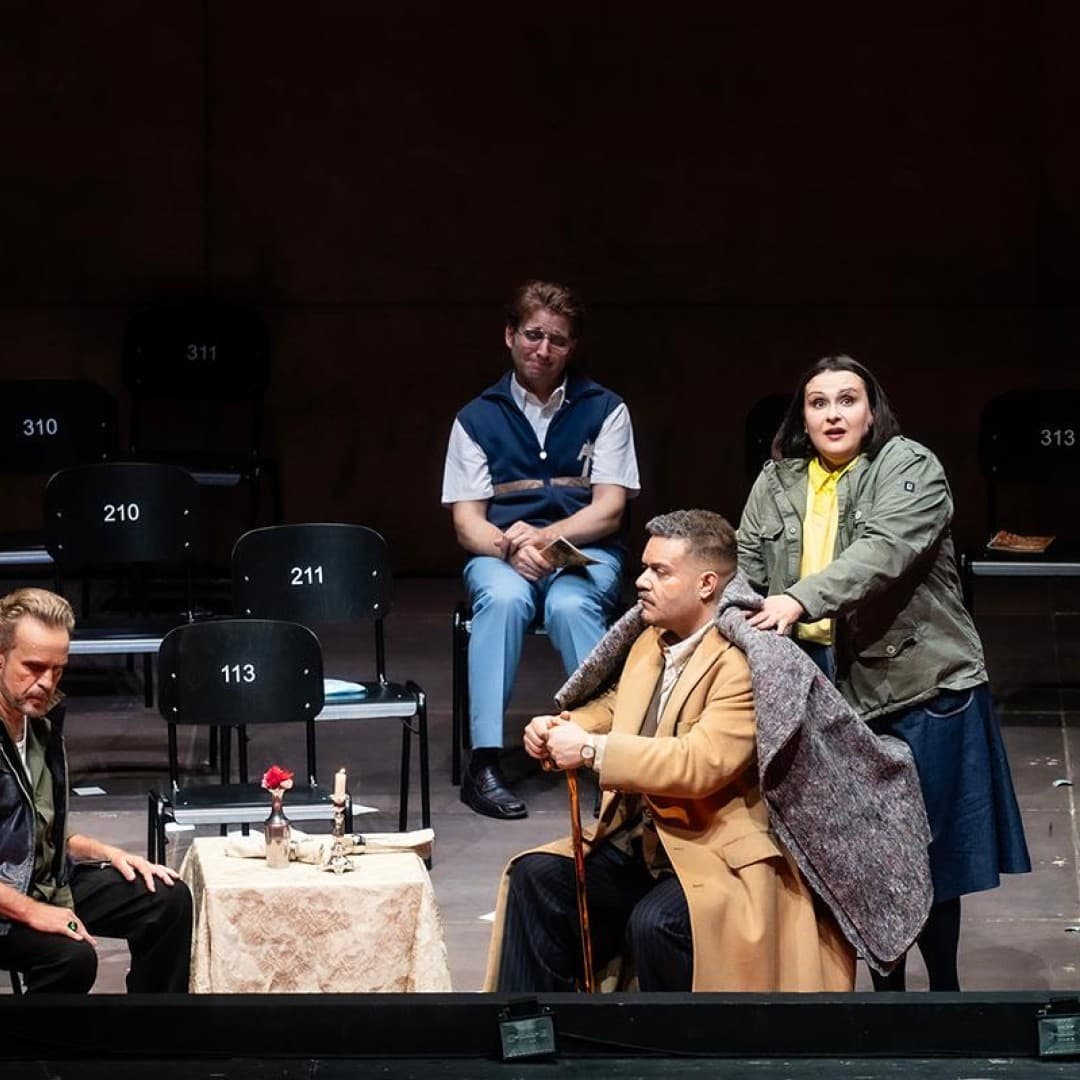 Martin Muehle as Calaf, Gerard Farreras as Timur, Maria Motolygina as Liù; behind them Gideon Poppe as Pang
Bettina Stöß