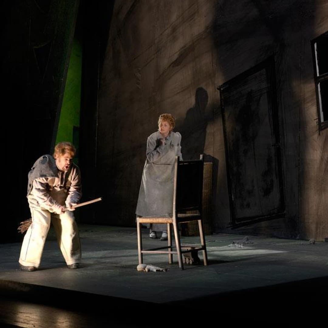 Markus Brück as Peter, Miriam Gordon-Stewart as Gertrud
Bettina Stöß