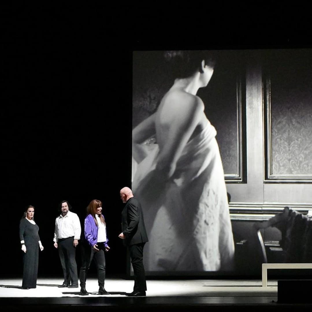 Elena Tsallagova as Zdenka, Doris Soffel as Adelaide, Russell Braun as Mandryka, Sara Jakubiak as Arabella, Albert Pesendorfer as Count Waldner, Robert Watson as Matteo
Thomas Aurin