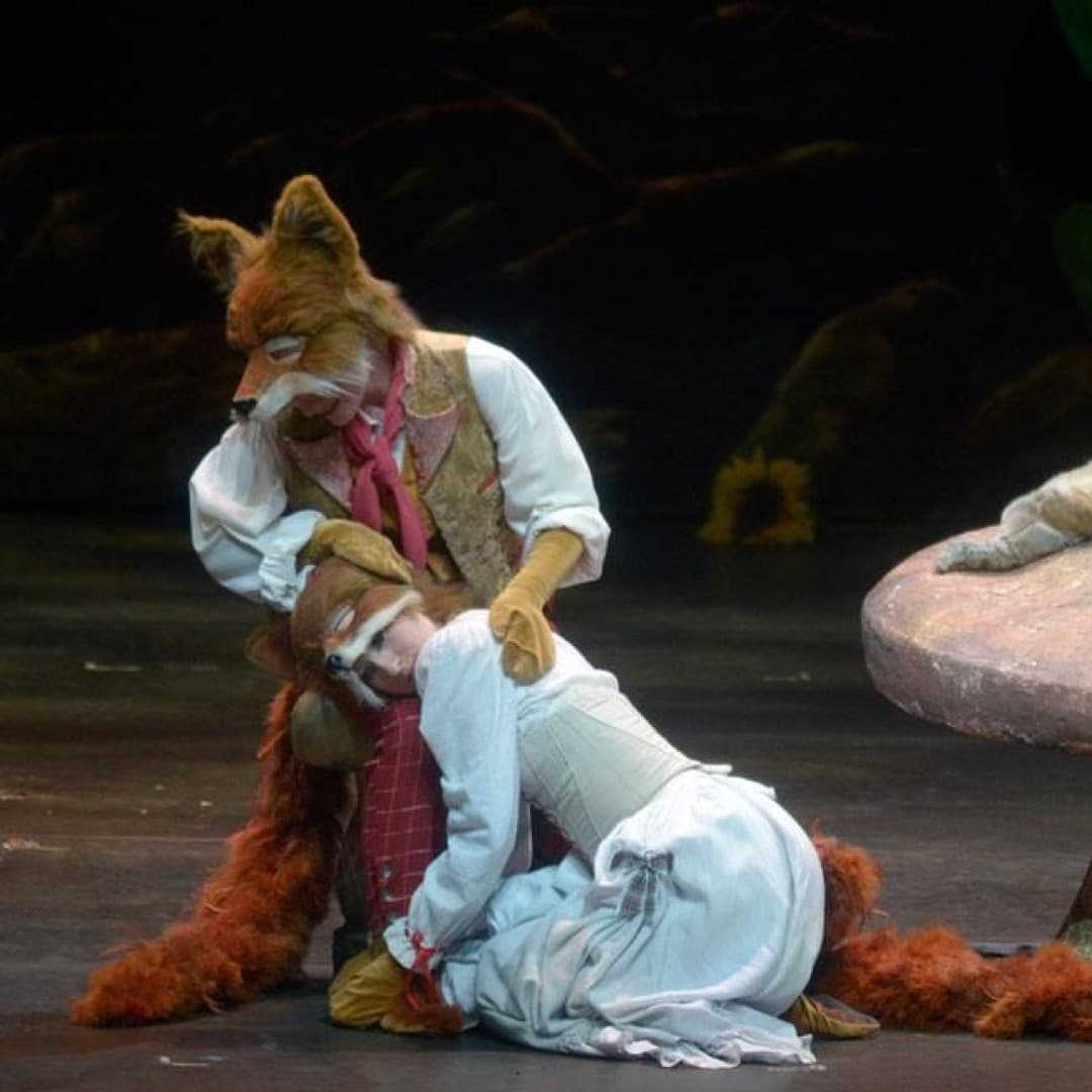 Jana Kurucová as Fox, Martina Welschenbach as Cunning Little Vixen
Bettina Stöß