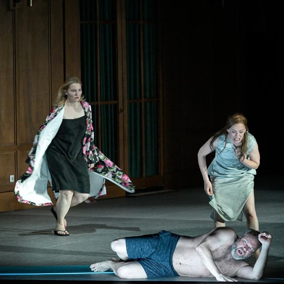 Heidi Stober as Eva, Johan Reuter as Hans Sachs, Annika Schlicht as Magdalena
Thomas Aurin