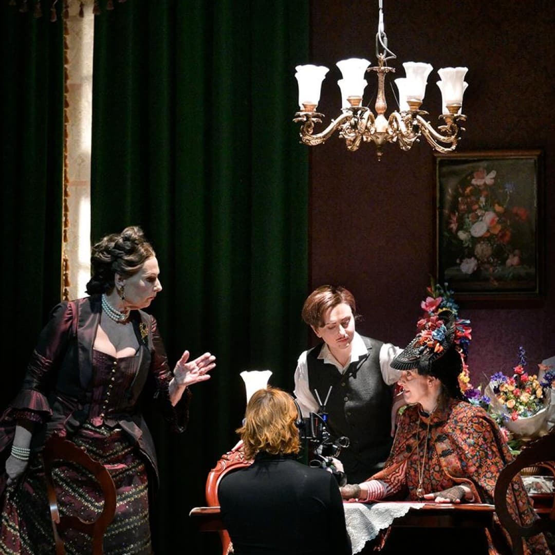 Doris Soffel as Adelaide, Elena Tsallagova as Zdenka, Gabriela Scherer as Arabella
Thomas Aurin