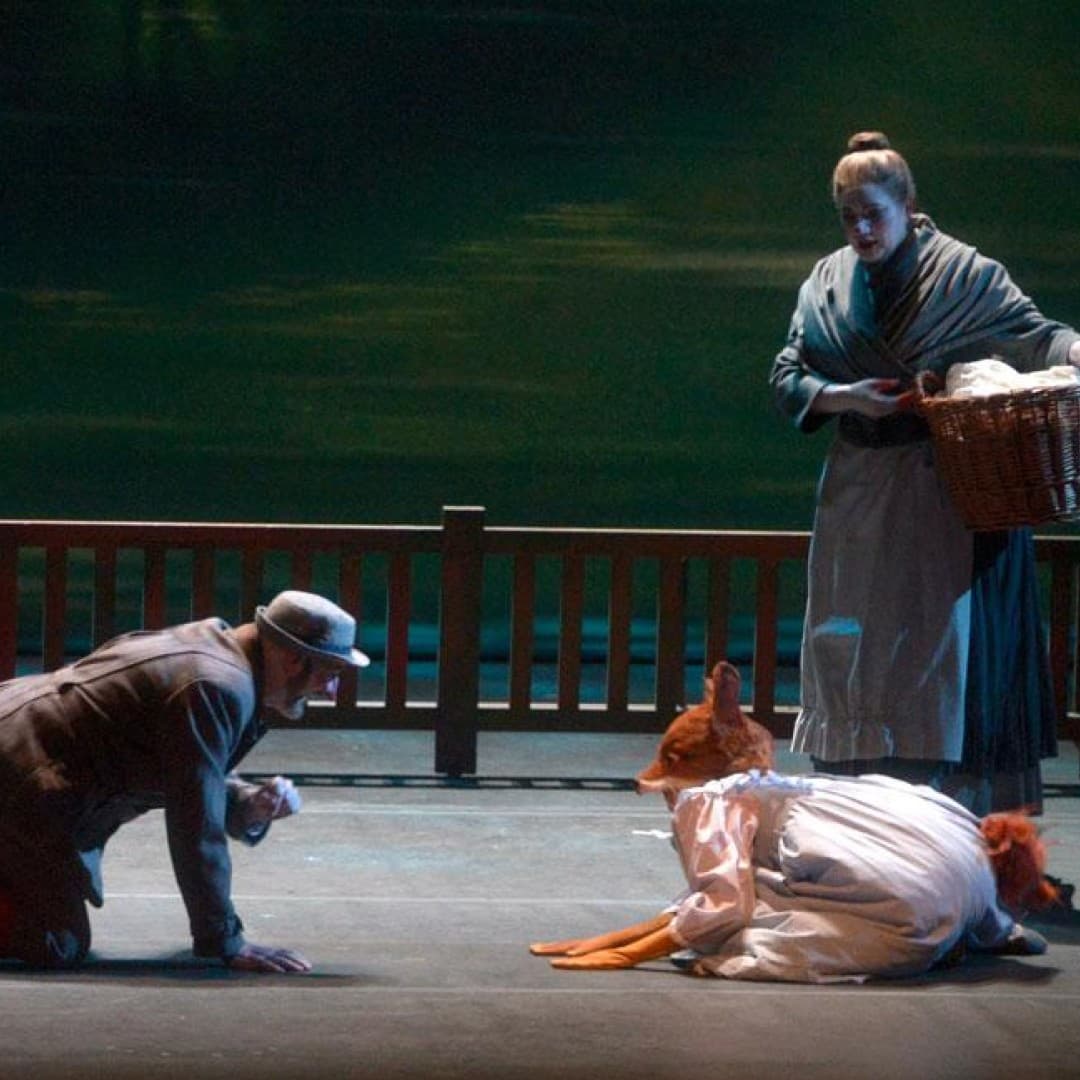 Stephen Bronk as Forester, Martina Welschenbach as Cunning Little Vixen, Dana Beth Miller as Foresters wife
Bettina Stöß