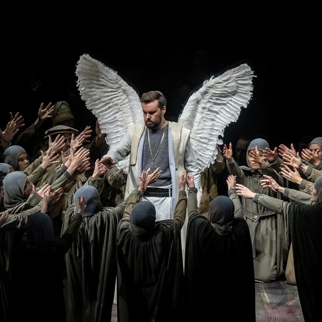 David Butt Philip as Lohengrin; Chorus of the Deutsche Oper Berlin
Bettina Stöß